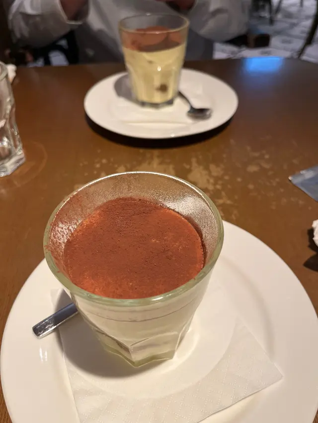 吞拿魚牛油果他他，