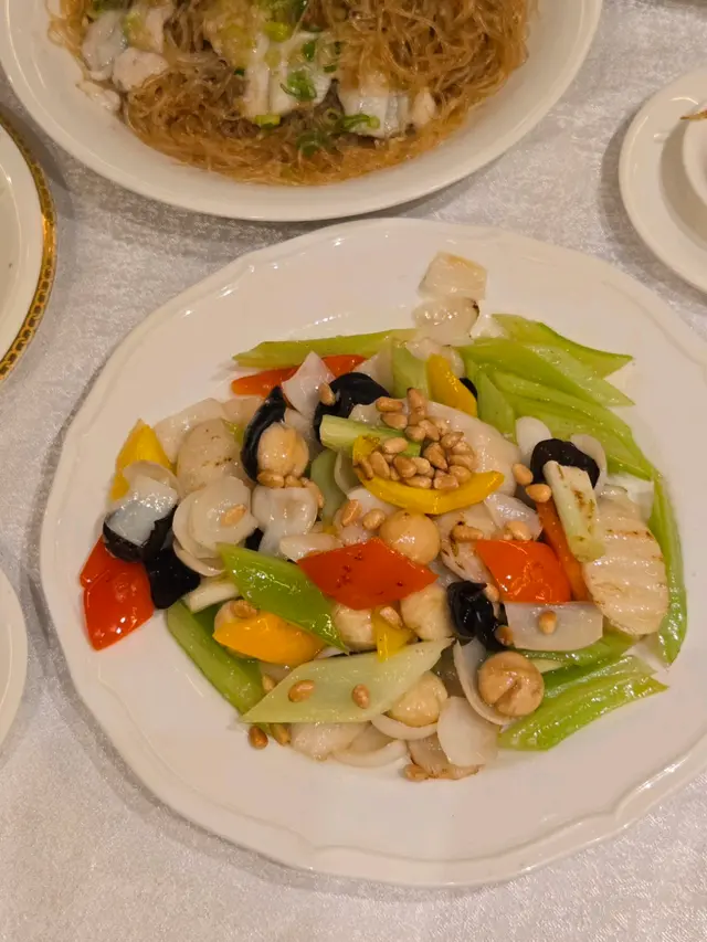 夏果松子鮮百合西芹炒淮山片