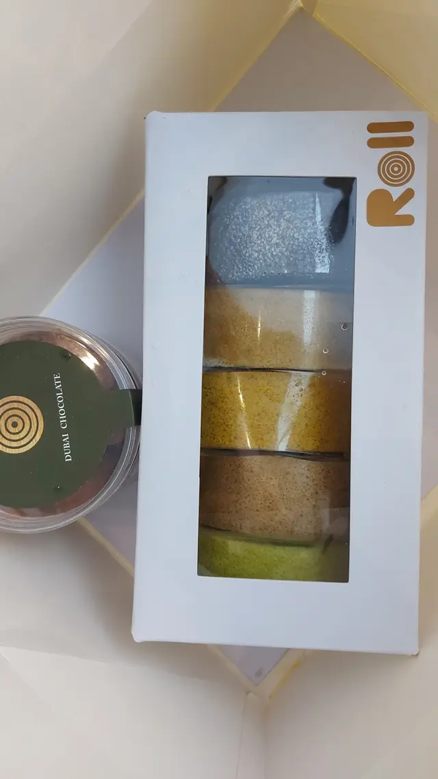 各式卷蛋及杜拜開心果朱古力