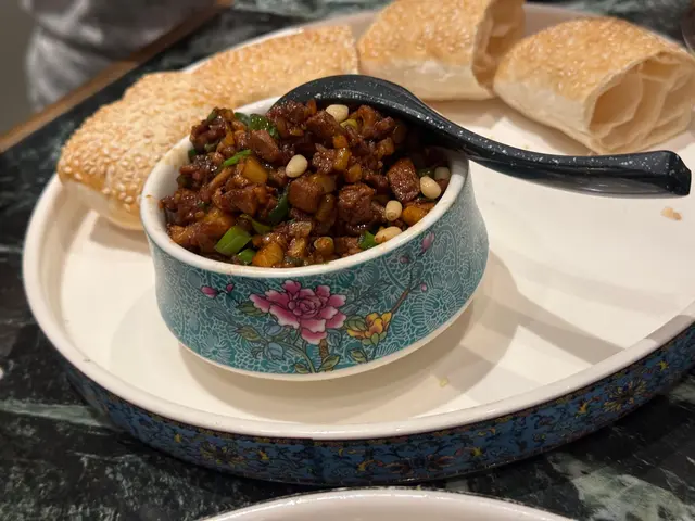 好有鴨味👍🏻 呢碟餸在其他餐廳食都係叉燒配燒餅，呢度轉用鴨肉，感覺大不同，香好多😋