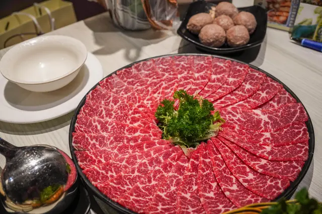 手切極品肥牛 (大)