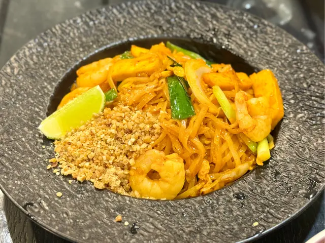 泰皇鲜虾炒金边粉