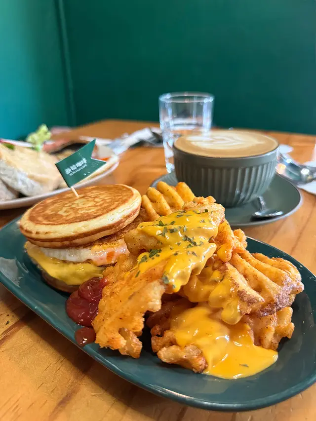 豬柳蛋班戟漢堡配薯格