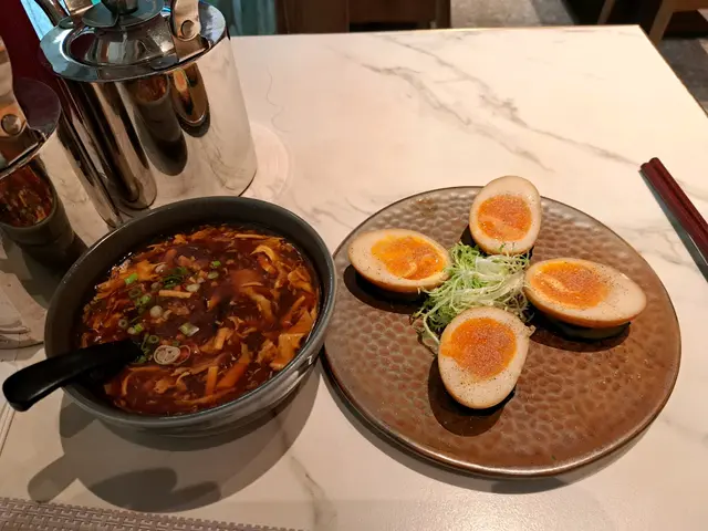 酸辣湯，糖心蛋