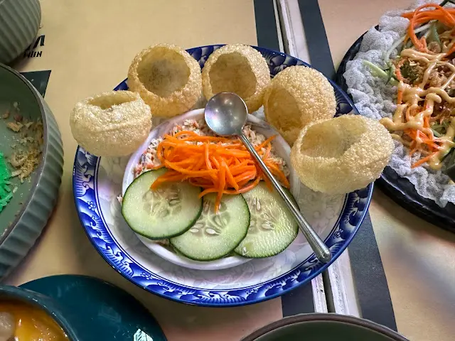 南越蟹肉醬配脆球餅