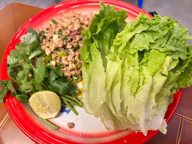豬肉碎生菜包