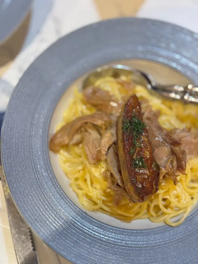 鵝肝油封鴨意粉