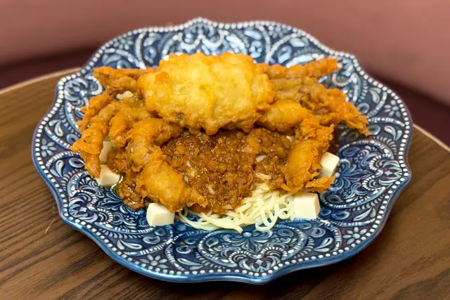 軟殼蟹麻婆豆腐拌麵