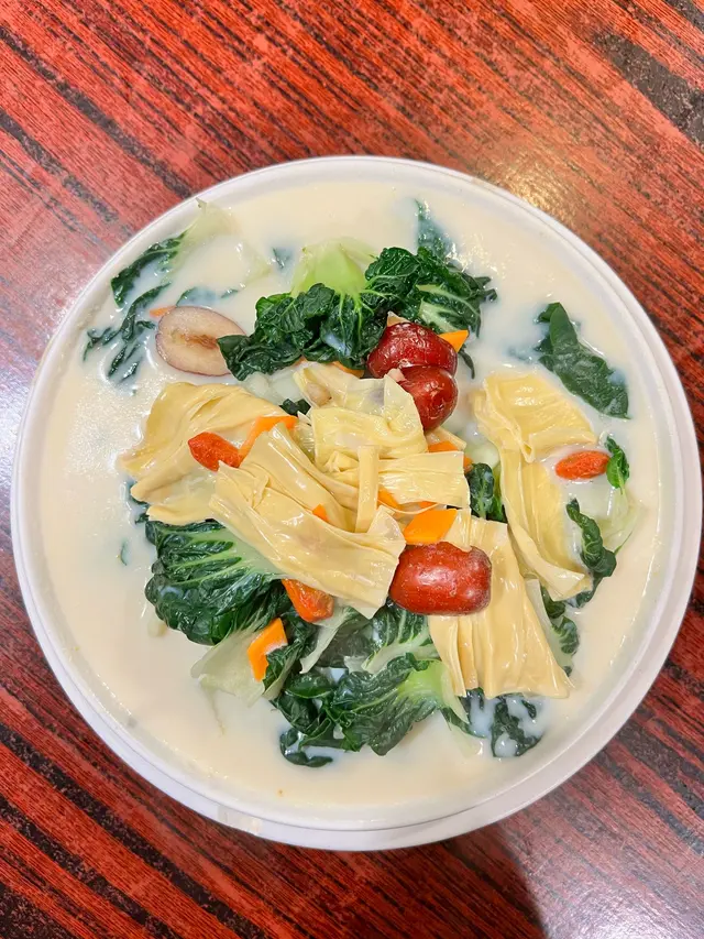 豆漿杞子鮮腐竹浸白菜仔