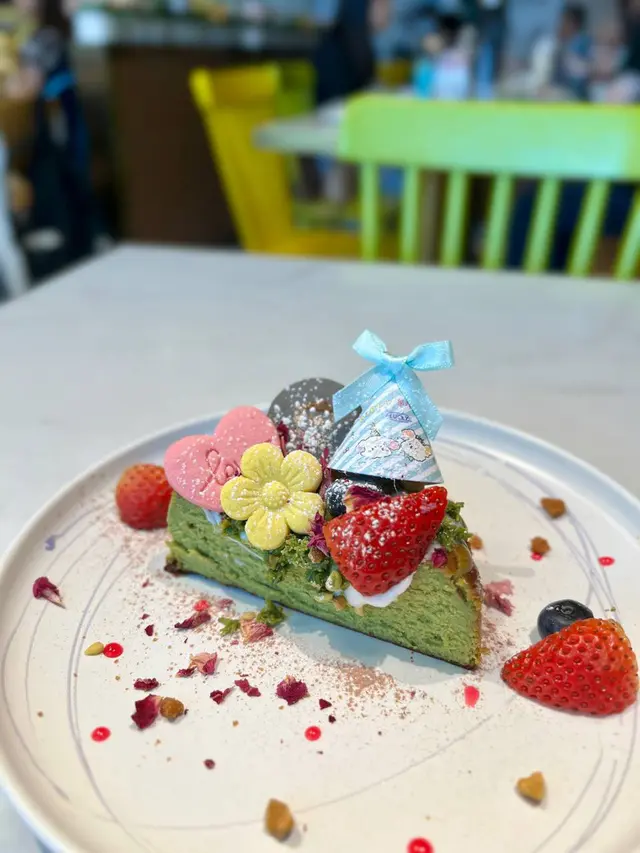 特濃開心果巴斯克奶蓋蛋糕