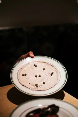 小牛肉配吞拿魚醬