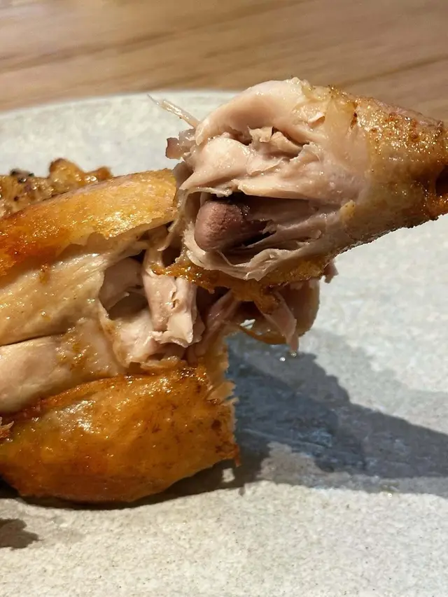 雞髀嫩滑,咬落有肉香,配埋粗薯條同烤蔬菜,一個人可能會食唔晒!