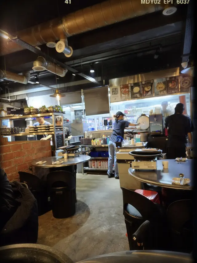 用餐大堂；最入位置為廚房