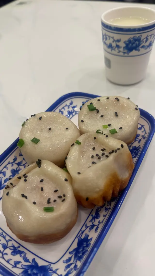 依個價錢，咁嘅水準，無話可説。
快靚正，粒粒生煎包都有湯汁係入面，都要小心太熱熨到嘴😆
