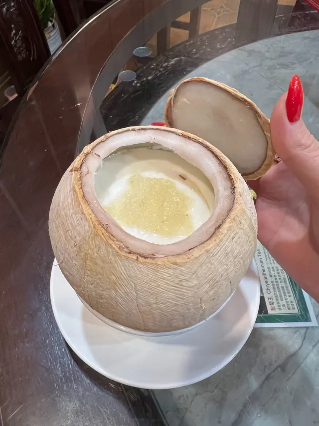 椰皇燕窩燉鮮奶