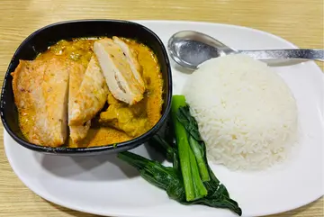 咖喱牛腩肉餅飯