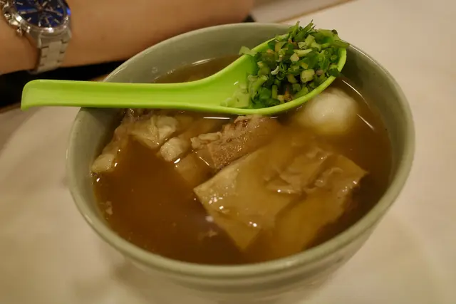 牛腩墨魚丸，雙拼麵