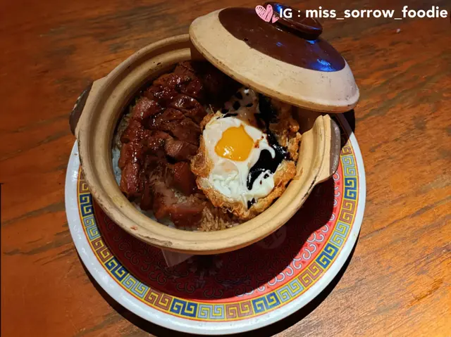 招牌叉燒煎蛋煲仔飯