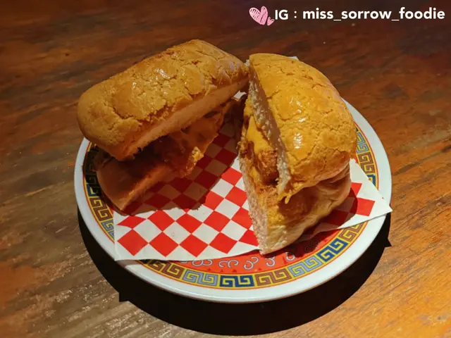 黑松露他他醬炸蝦菠蘿包