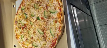 Pizza Prawn And Aavocado 