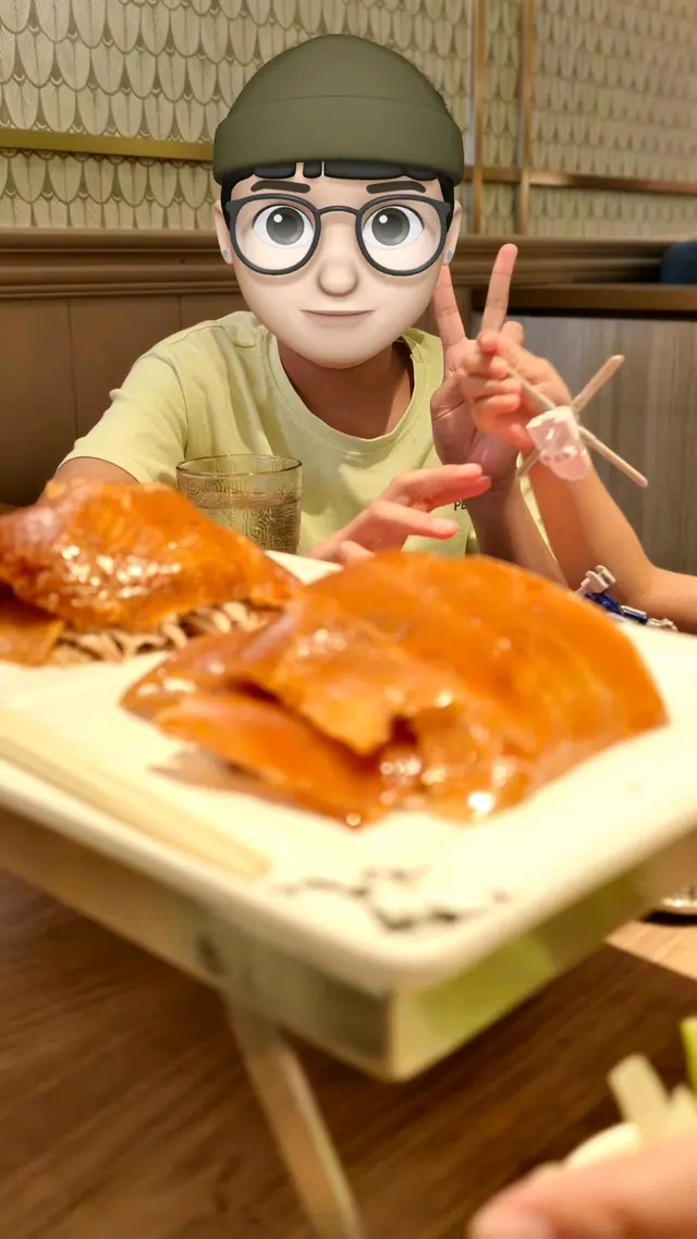 片皮鴨， 菜螃蟹， 泡泡綠茶