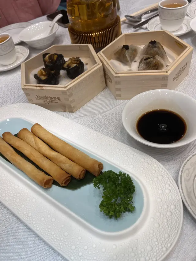 金絲炸芋角,和風鰻魚餃,黑松露野菌餃