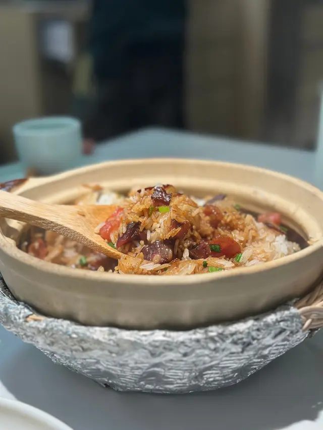 老廣臘味煲仔飯