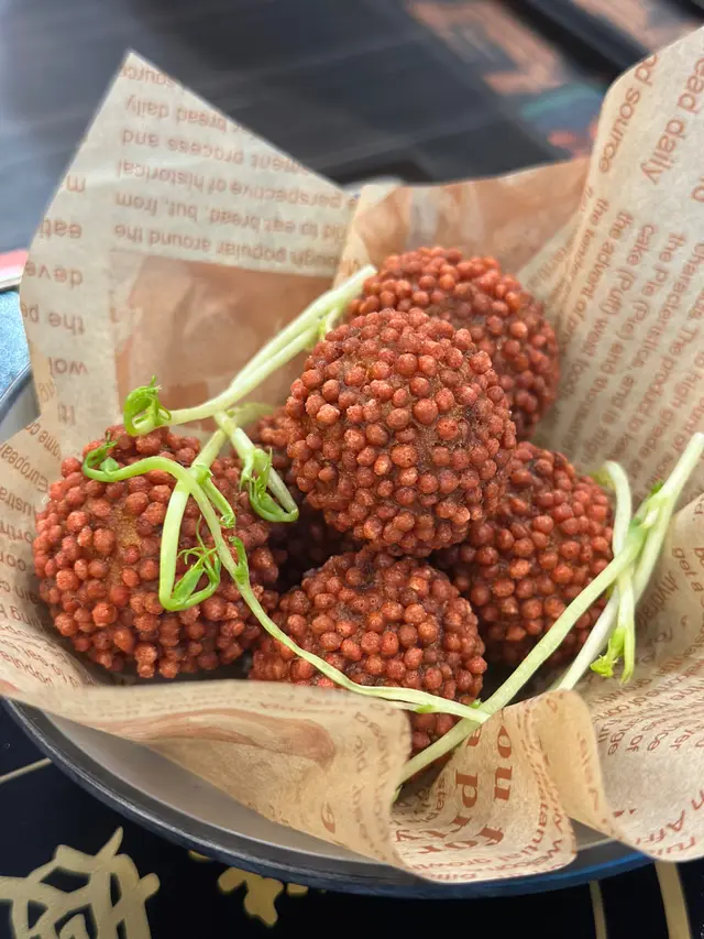 裏面是蝦膠,外層脆脆很好食,很特別