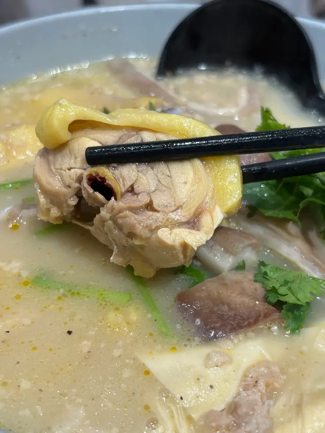 招牌海南胡椒豬肚雞米線