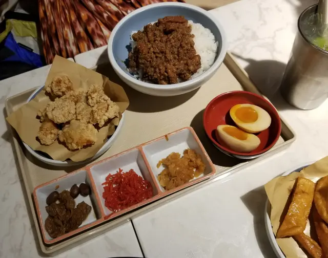 鹽酥雞魯肉飯