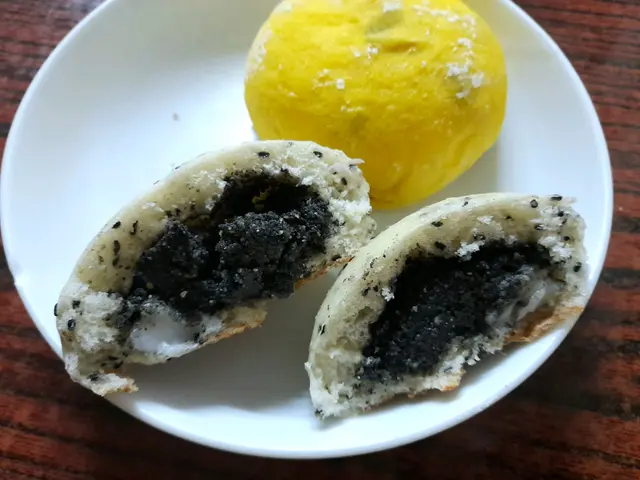 切開嘅黑芝麻麻糬白燒