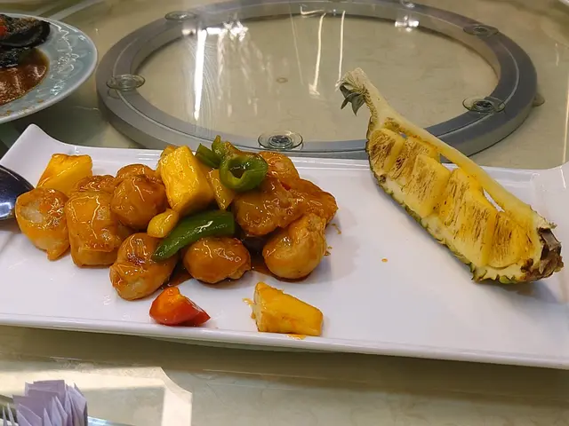 鮮菠蘿拔絲脆皮咕嚕肉