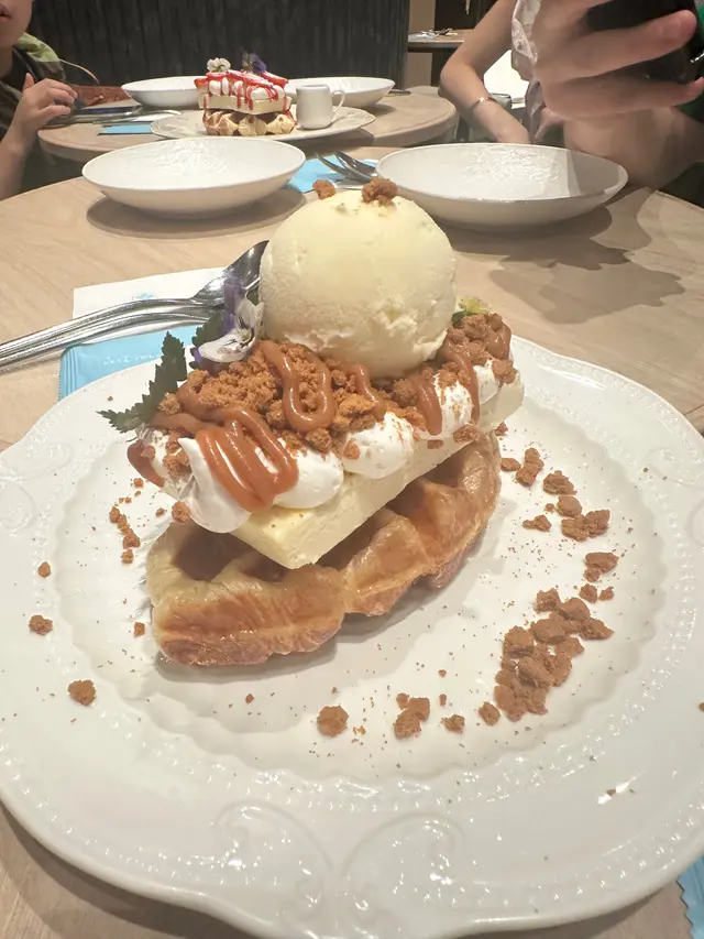 海鹽焦糖芝士蛋糕牛角包窩夫