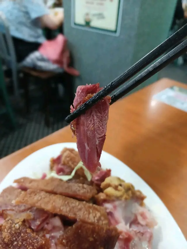 原隻脆皮炸豬手