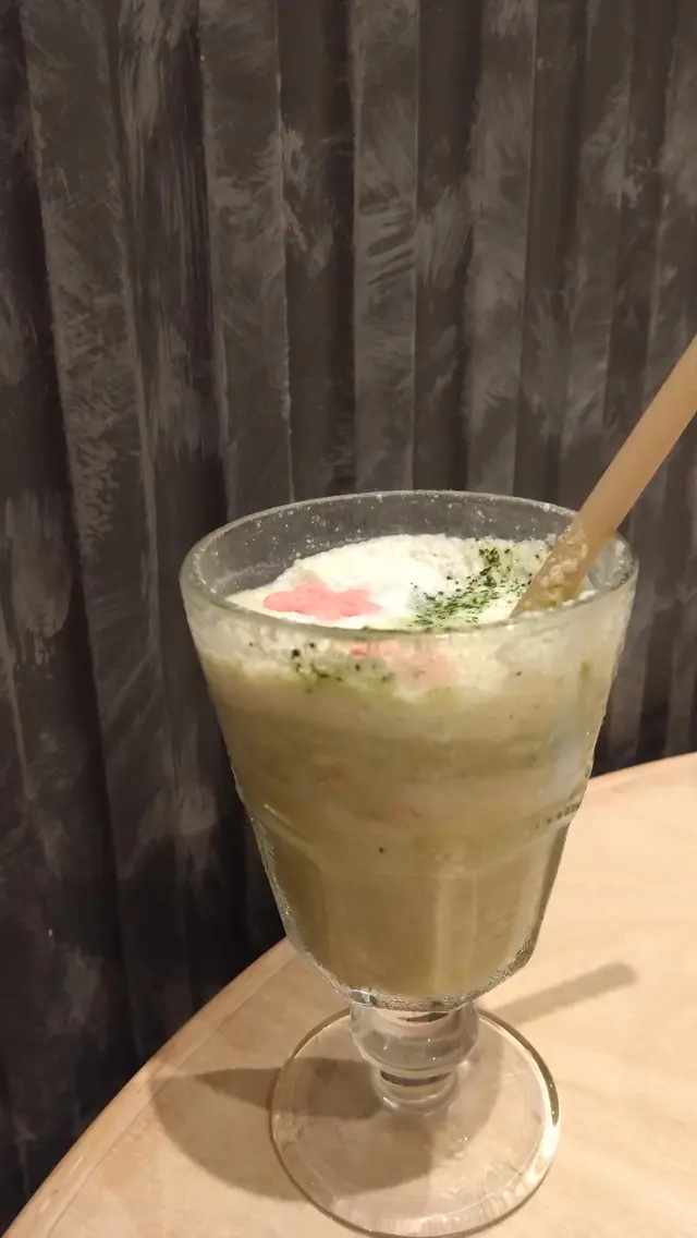 奶昔入口甜美，輕微抹茶味