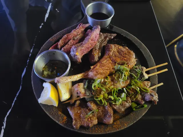 炭燒牛板腱, 燒羊架, 招牌無骨白鱔串, 鹽燒牛舌心