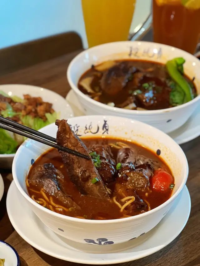 燉蕃茄腱心半筋牛肉麵