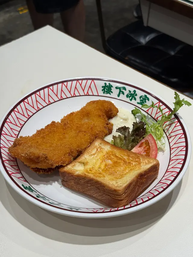 吉列魚柳配丹麥多士