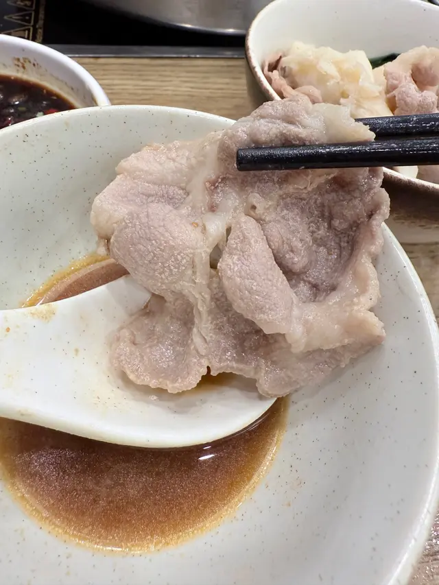 黑毛豬