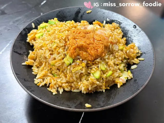 秘製蟹黃醬海皇炒飯