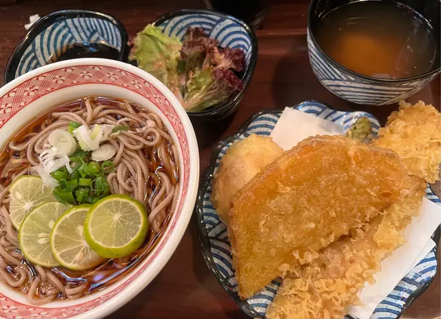 冷酢橘烏冬
穴子黑虎蝦半熟蛋蘆筍南瓜