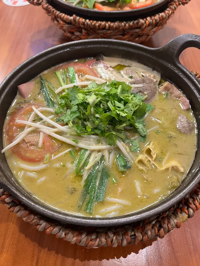 藤椒湯豬八戒小鍋米線