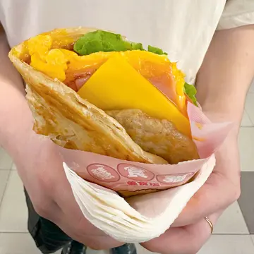 火腿鸡蛋芝士猪柳手抓饼