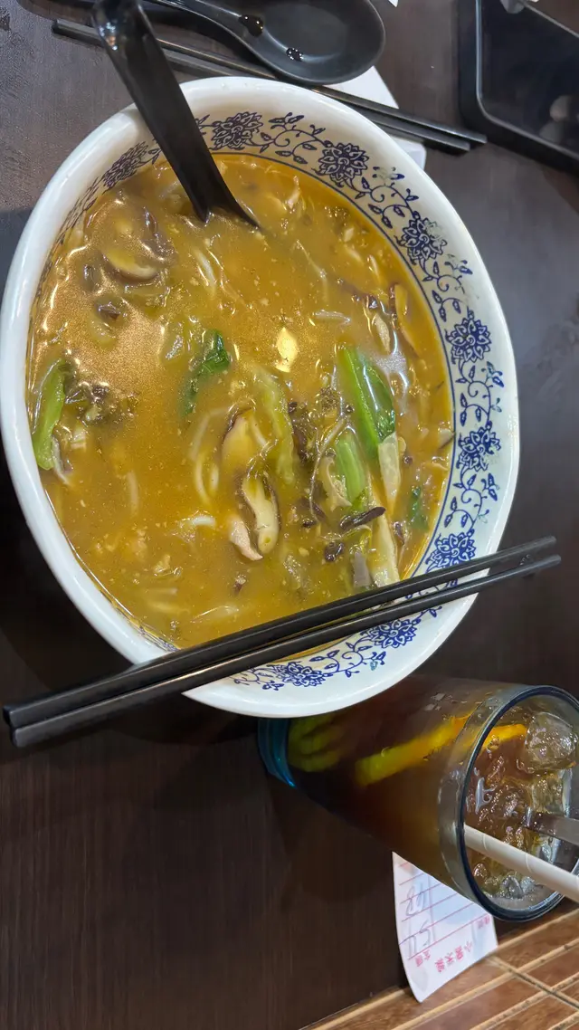 招牌小窩米線