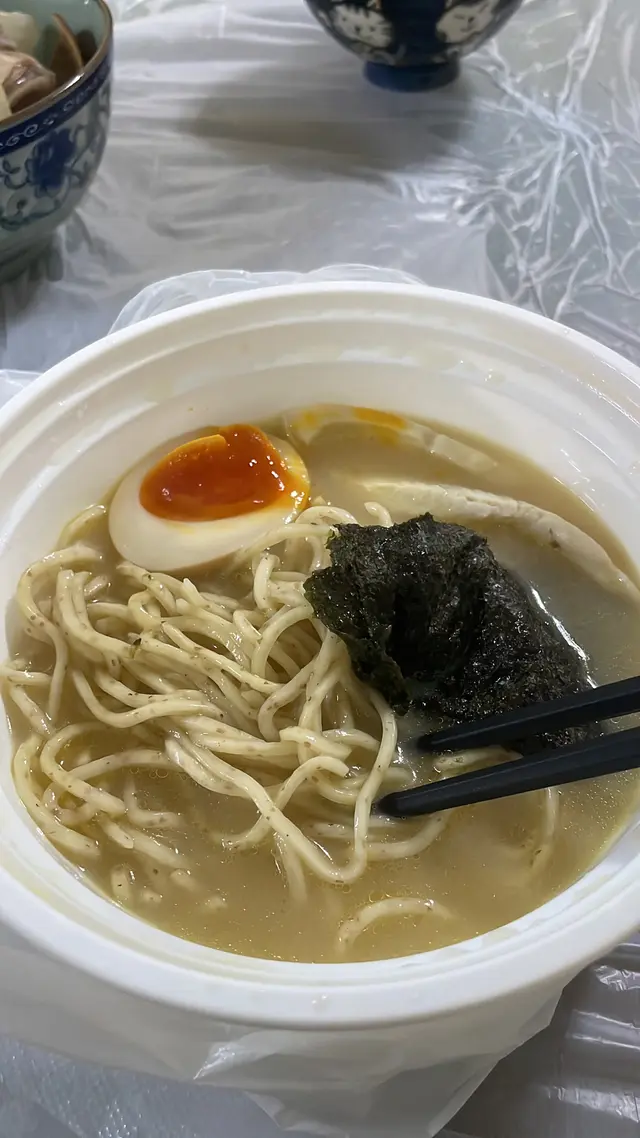 屋企人介紹，嘩好正，結果太大期望買咗一碗嚟試，湯底淡冇乜味，不過確實係好合適一啲低糖低鹽低油嘅飲食，（不過如果係鍾意咁淡我就不如喺屋企煮好過啦）麵唔係嗰啲彈牙嘅拉麵，係我期望太高定係呢啲真係正宗日本拉麵應該有嘅水準我見識少呢？🥲店員服務態度係好好嘅。