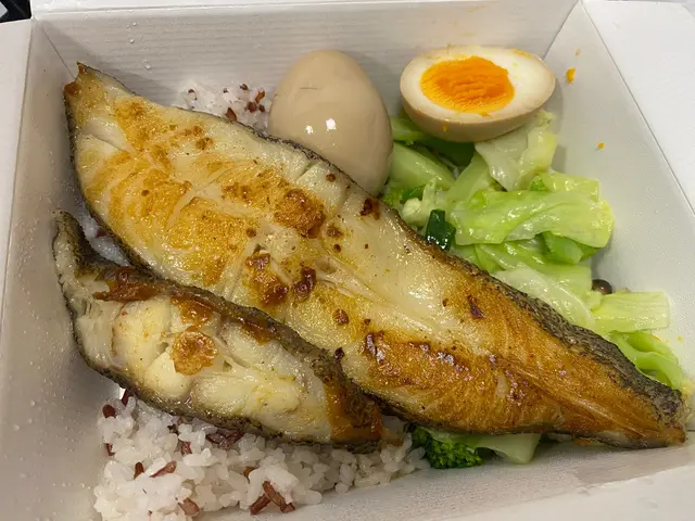 味噌比目魚配野菜便檔$98+  溏心蛋$8