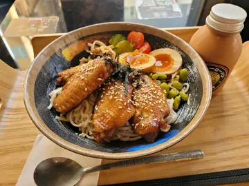 芝麻雞翼乾拌掛麵+港式樽仔奶茶$63