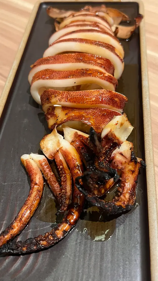 🦑肉質彈牙,師傅再喺上面搽上特製嘅醬汁,零舍入味