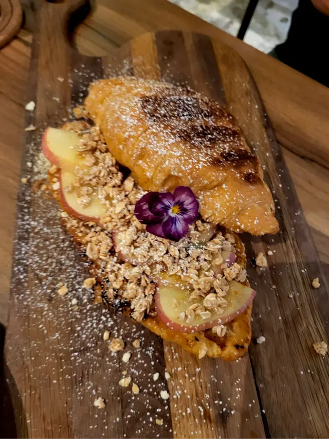 蘋果肉桂焦糖牛角包