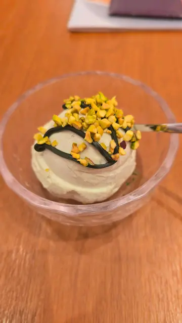 四色贝剌身丼，加剌身，加开心果雪糕，加日式冻咖啡